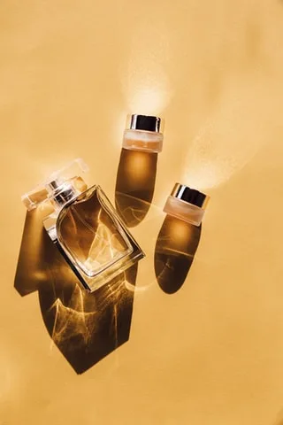 The ad creative: three perfume bottles on amber